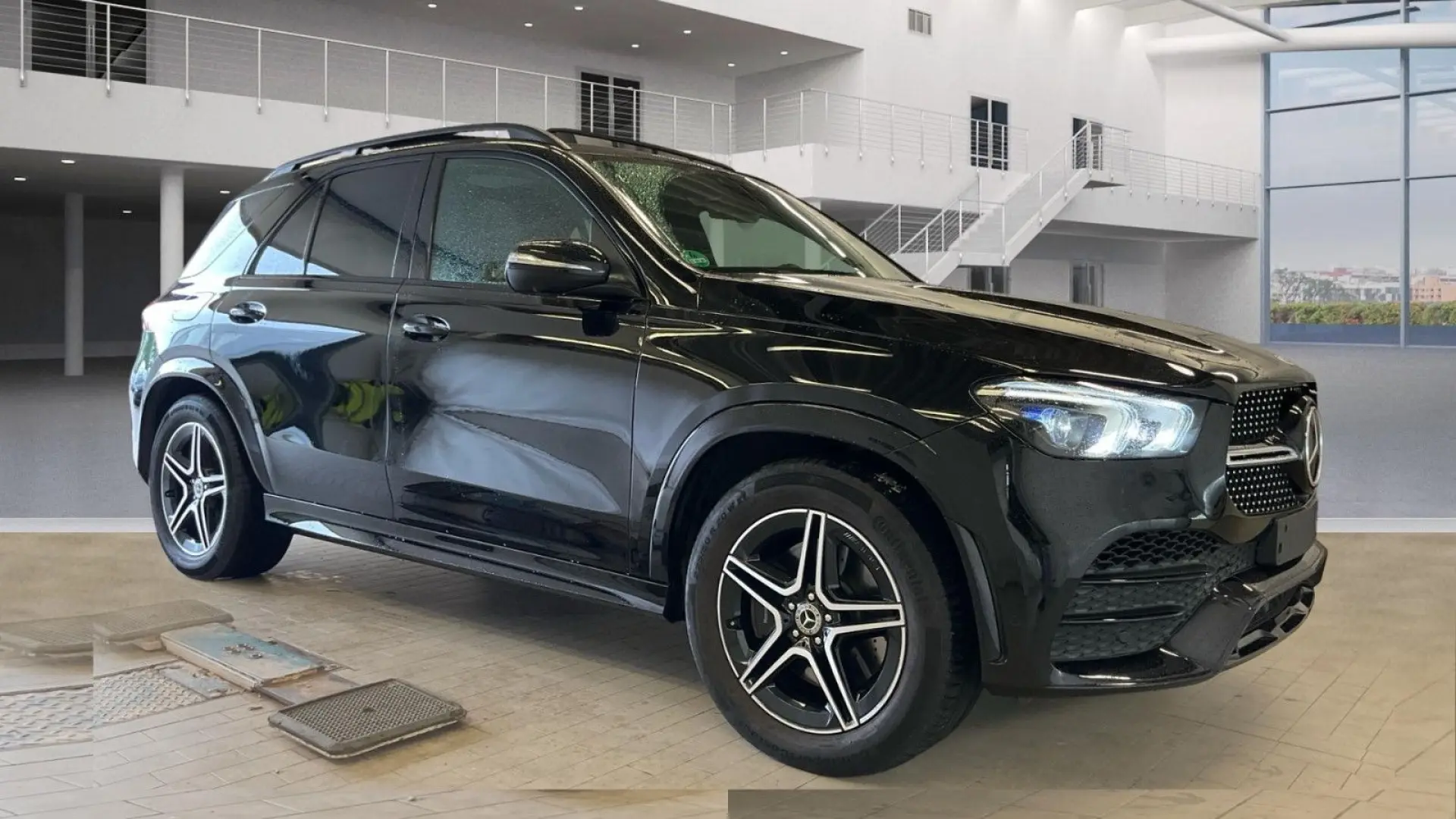 GLE 350 d+AMG+NIGHT+AHK+BURMESTER+360+PANO+MULTI