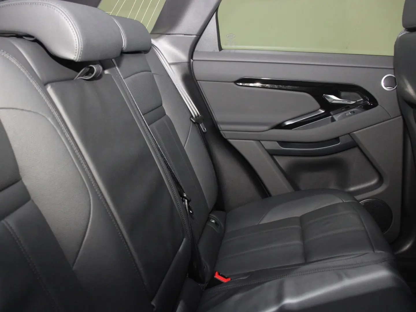 Range Rover Evoque D200 Dynamic SE AHK Black Pac