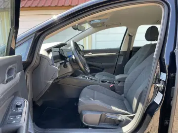 VW Golf 8 Life eTSI | Benzină, Automat, LED, Navi