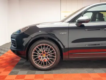 Porsche Cayenne SUV Hybrid
