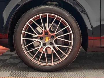 Porsche Cayenne SUV Hybrid