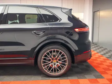 Porsche Cayenne SUV Hybrid
