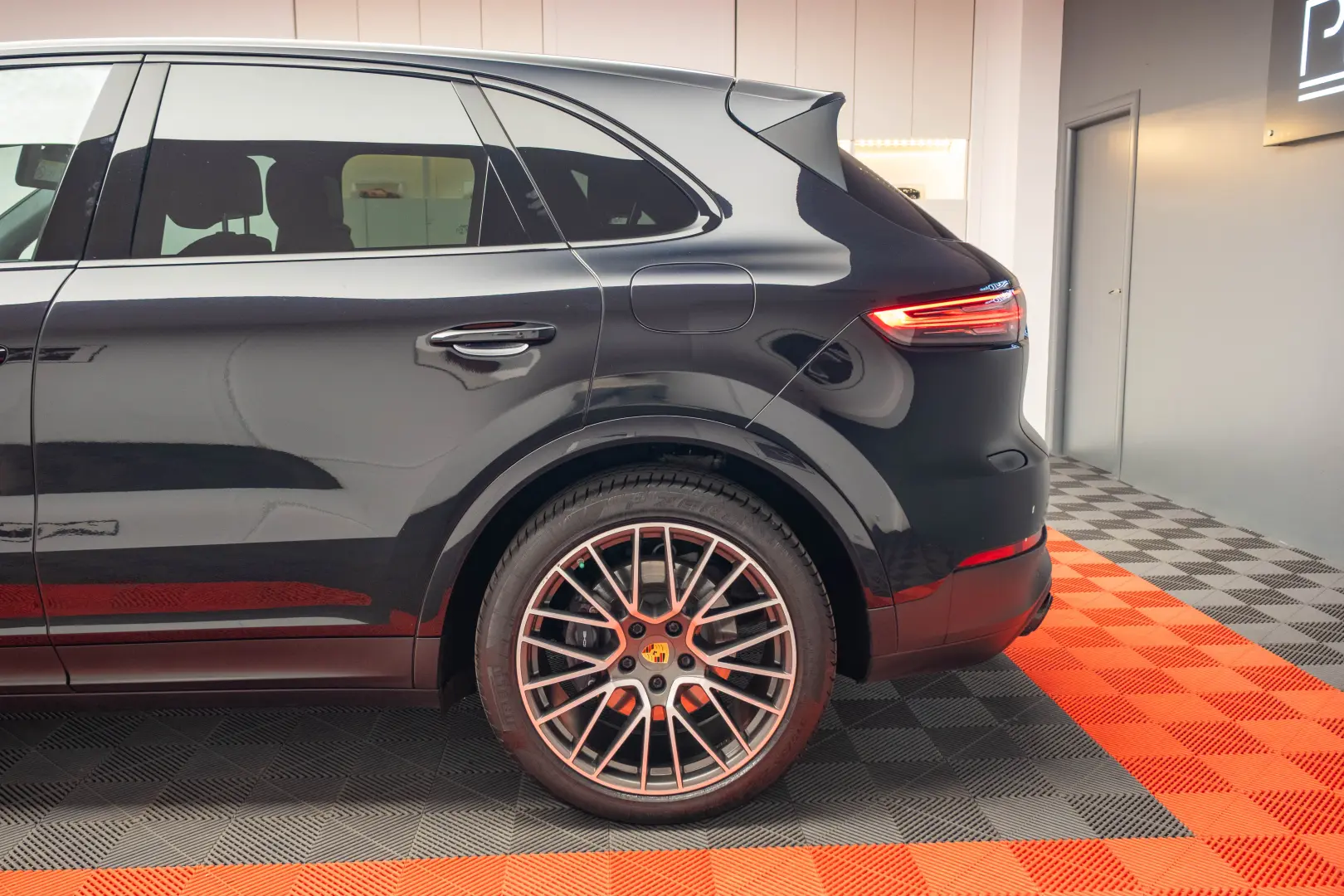 Porsche Cayenne SUV Hybrid