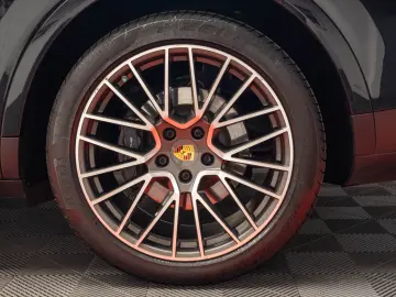 Porsche Cayenne SUV Hybrid