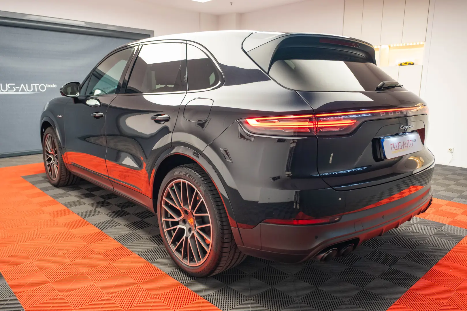 Porsche Cayenne SUV Hybrid