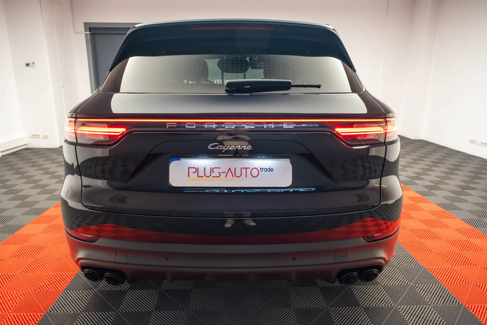 Porsche Cayenne SUV Hybrid
