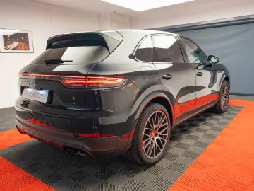 Porsche Cayenne SUV Hybrid