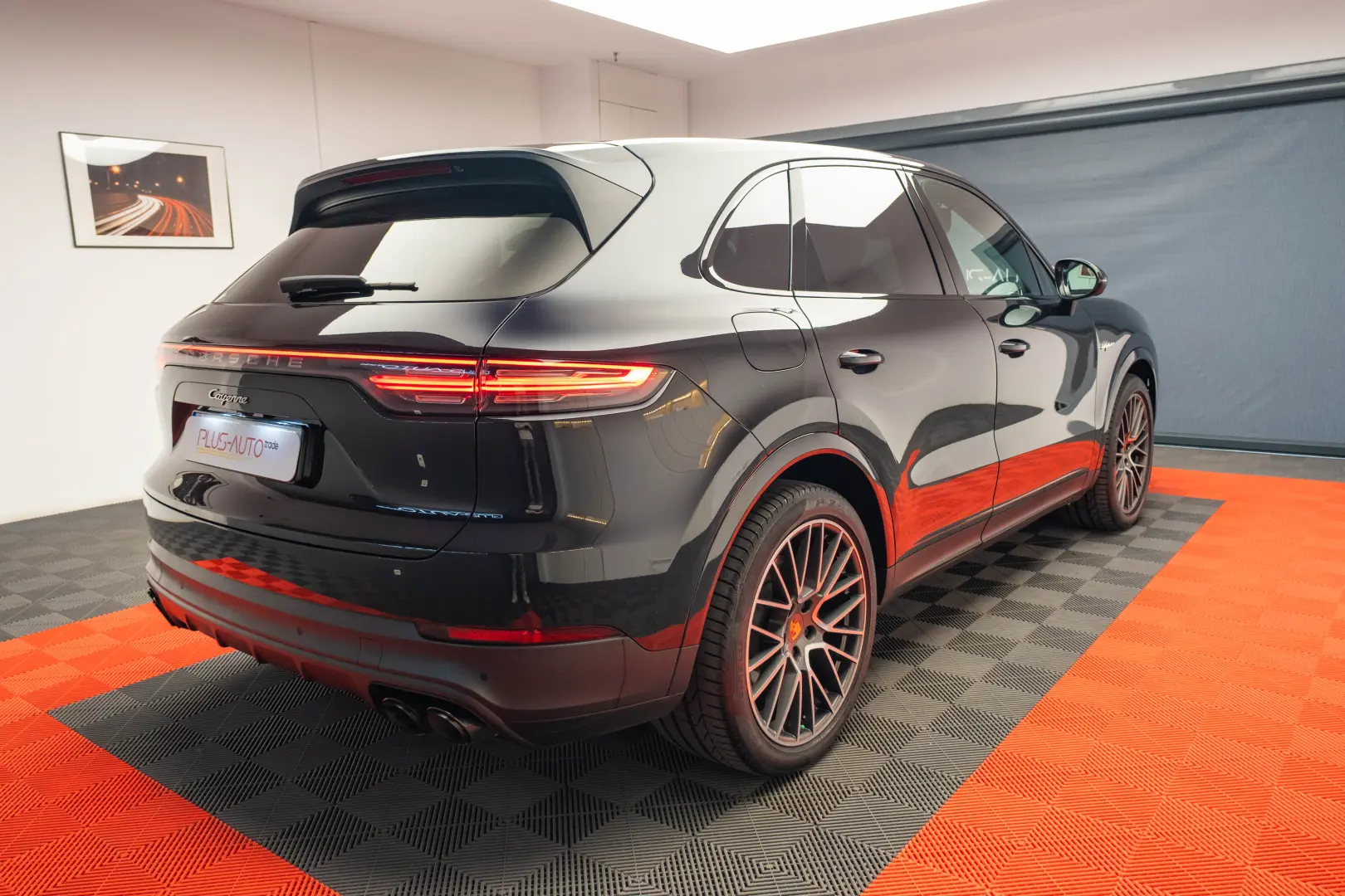 Porsche Cayenne SUV Hybrid