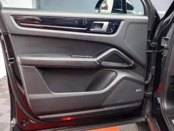 Porsche Cayenne SUV Hybrid