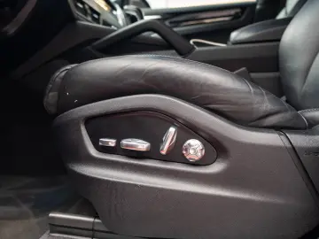 Porsche Cayenne SUV Hybrid