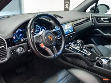 Porsche Cayenne SUV Hybrid