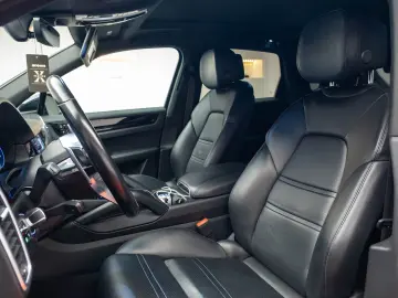 Porsche Cayenne SUV Hybrid