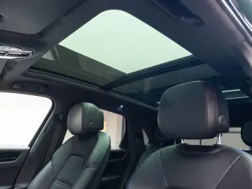 Porsche Cayenne SUV Hybrid