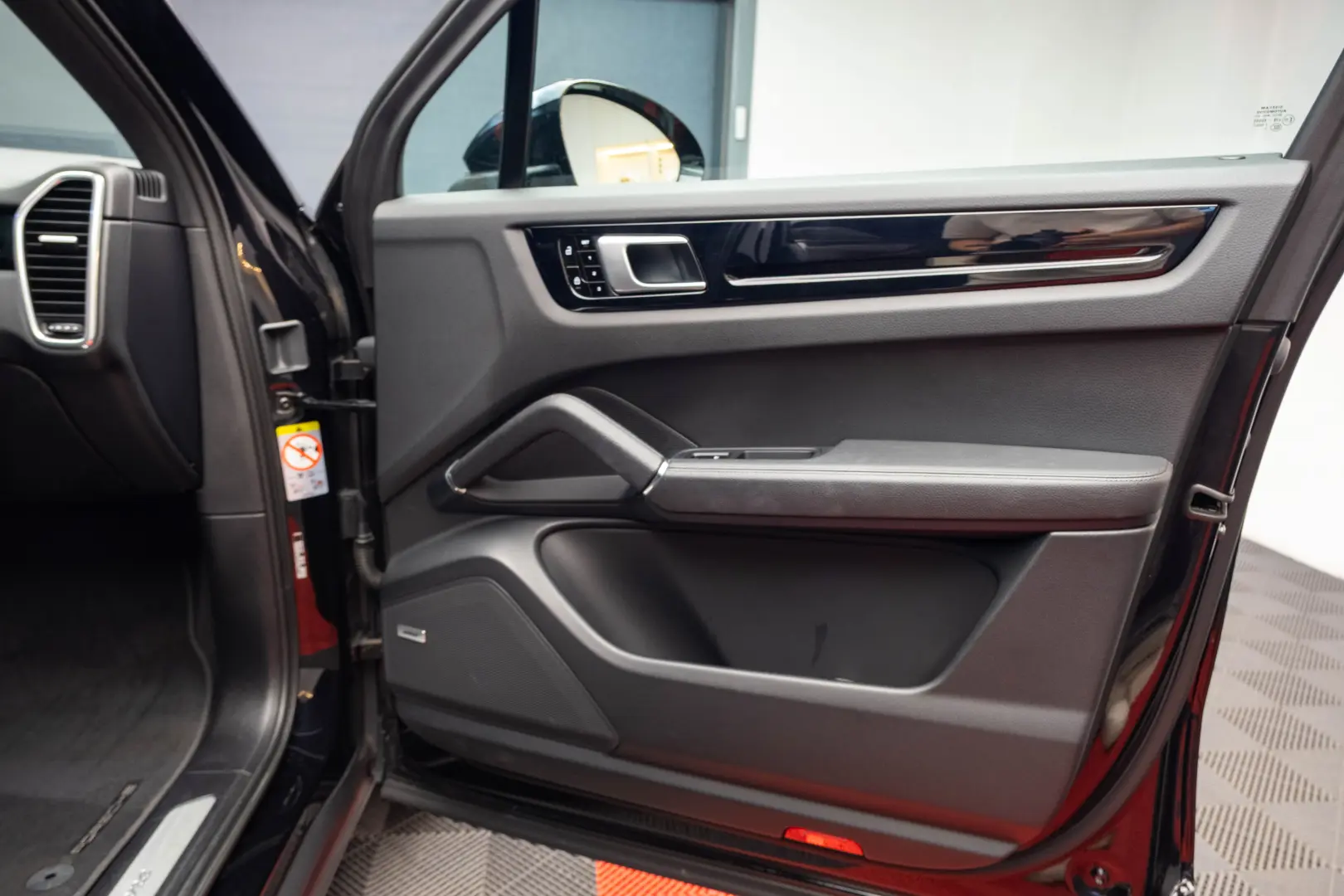 Porsche Cayenne SUV Hybrid