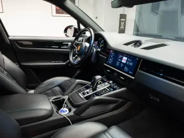 Porsche Cayenne SUV Hybrid