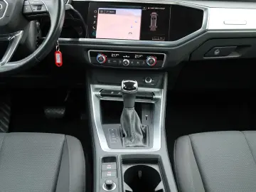Audi Q3 35 TFSI S tronic 5d