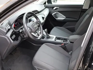 Audi Q3 35 TFSI S tronic 5d