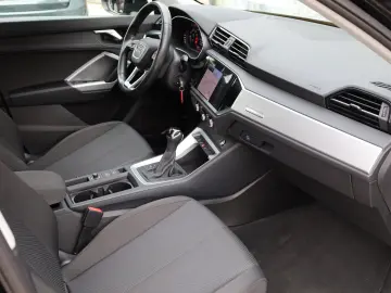 Audi Q3 35 TFSI S tronic 5d