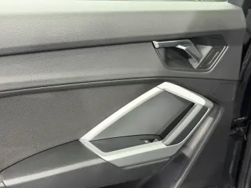 Audi Q3 35 TFSI S tronic 5d