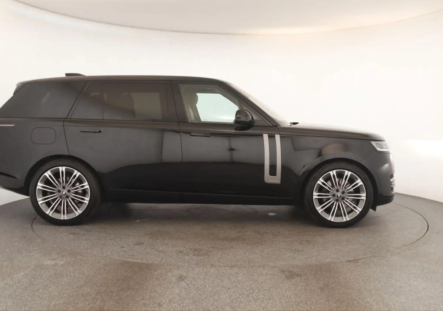 Range Rover P530 Autobiography LWB 7S Pano 23