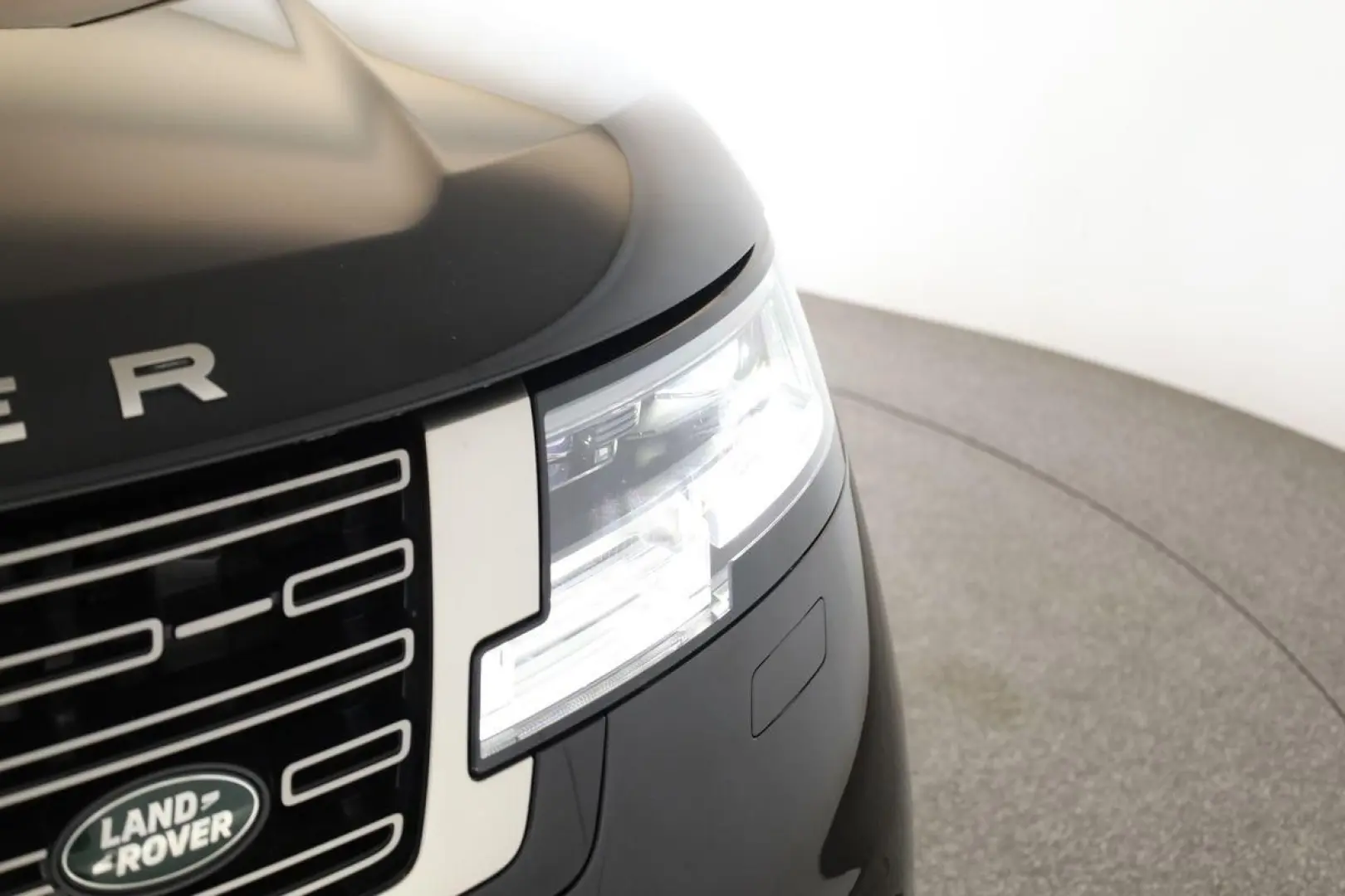 Range Rover P530 Autobiography LWB 7S Pano 23