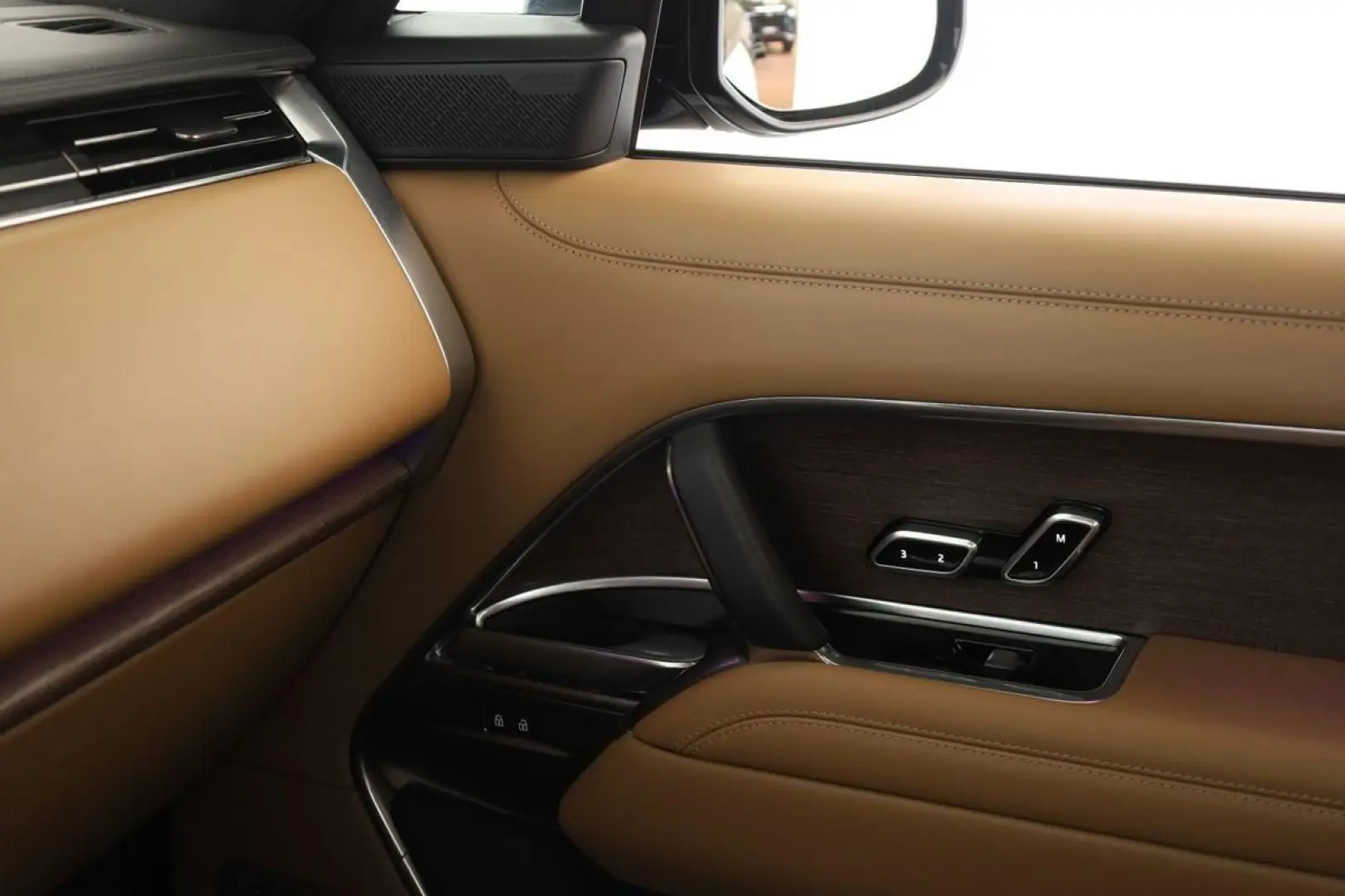 Range Rover P530 Autobiography LWB 7S Pano 23