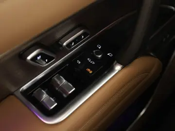 Range Rover P530 Autobiography LWB 7S Pano 23
