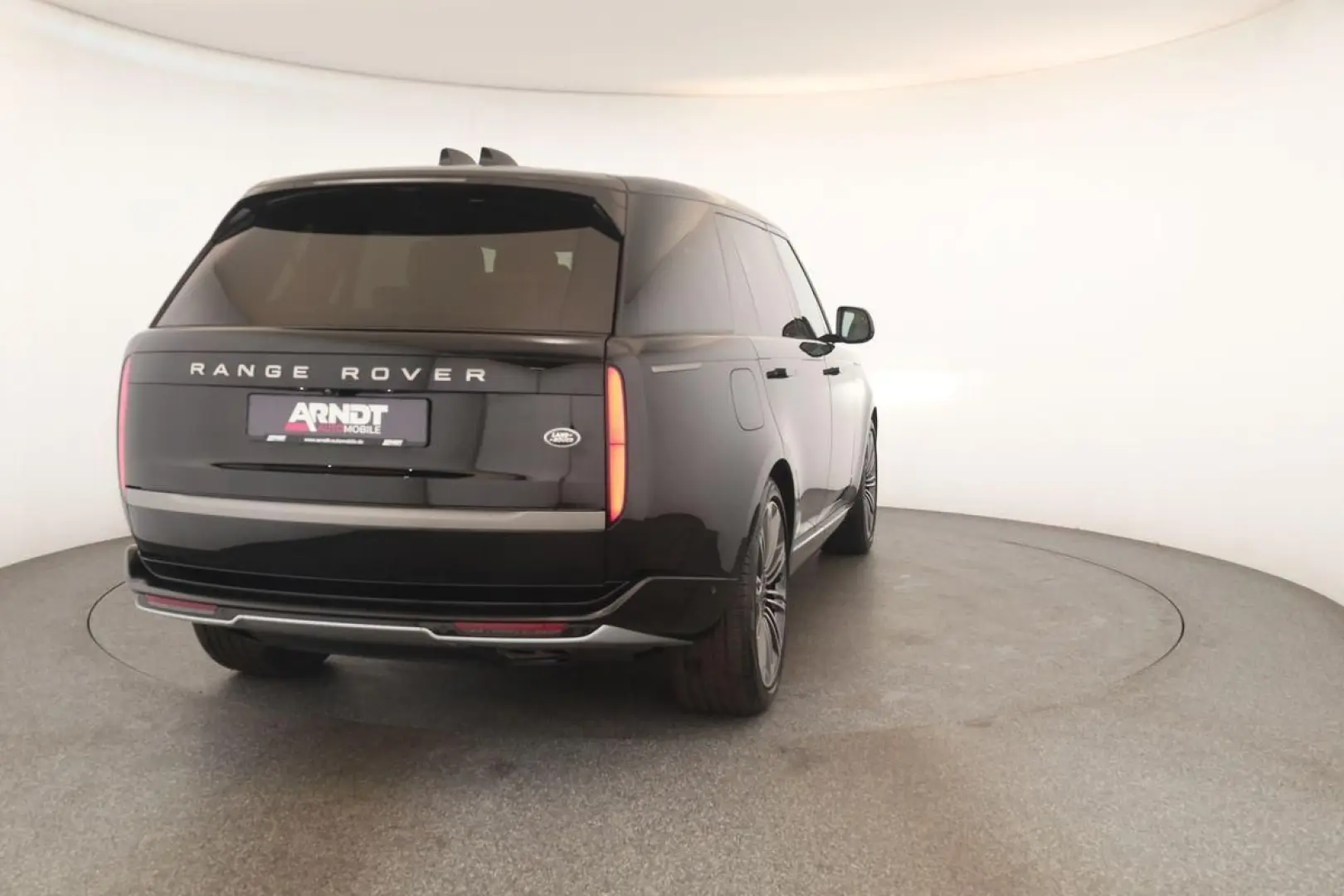Range Rover P530 Autobiography LWB 7S Pano 23