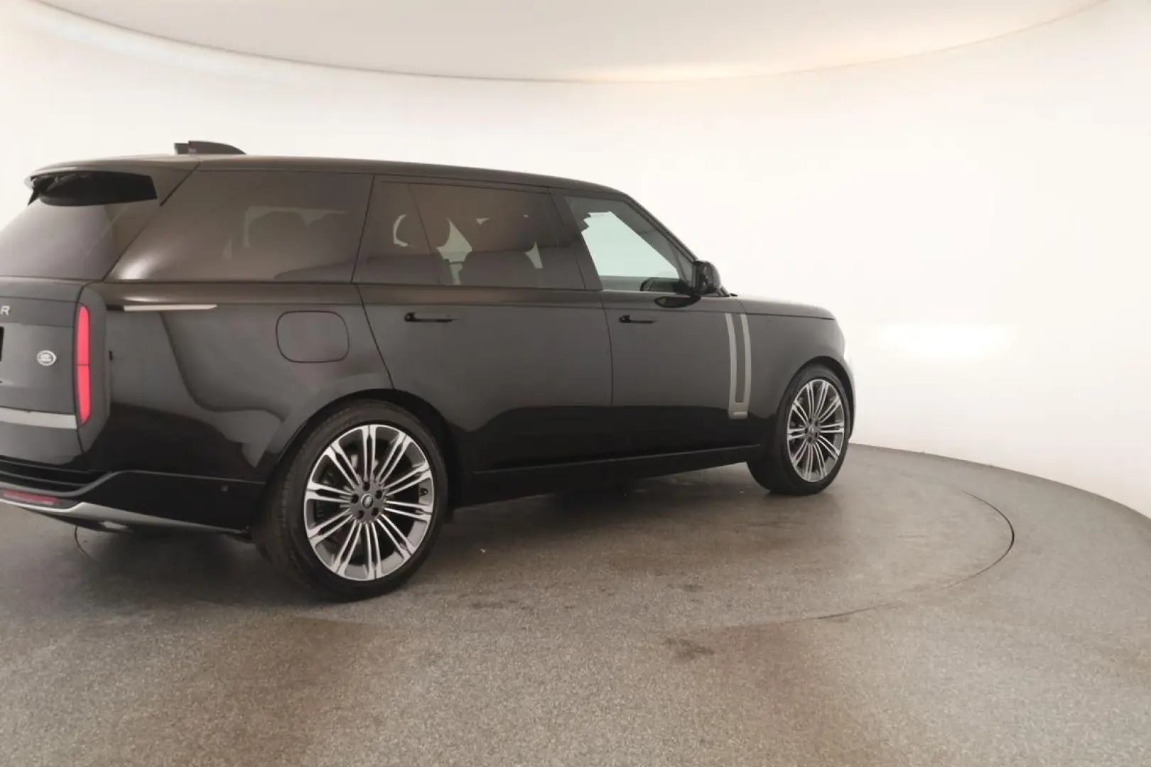 Range Rover P530 Autobiography LWB 7S Pano 23