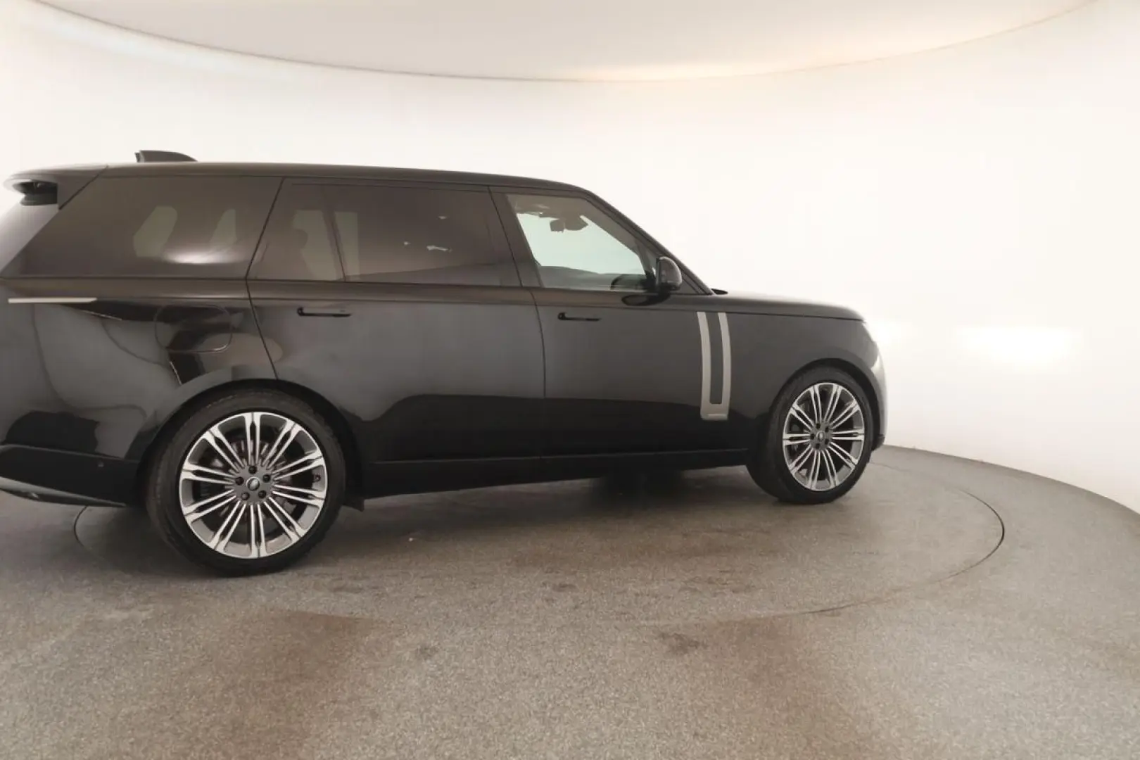 Range Rover P530 Autobiography LWB 7S Pano 23