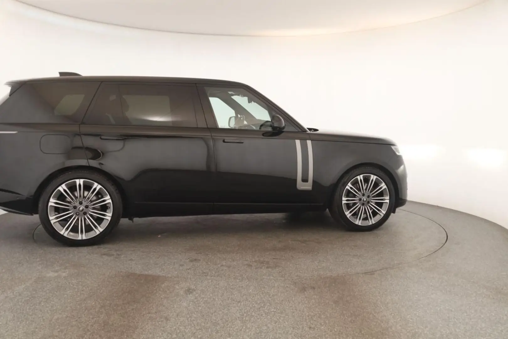 Range Rover P530 Autobiography LWB 7S Pano 23