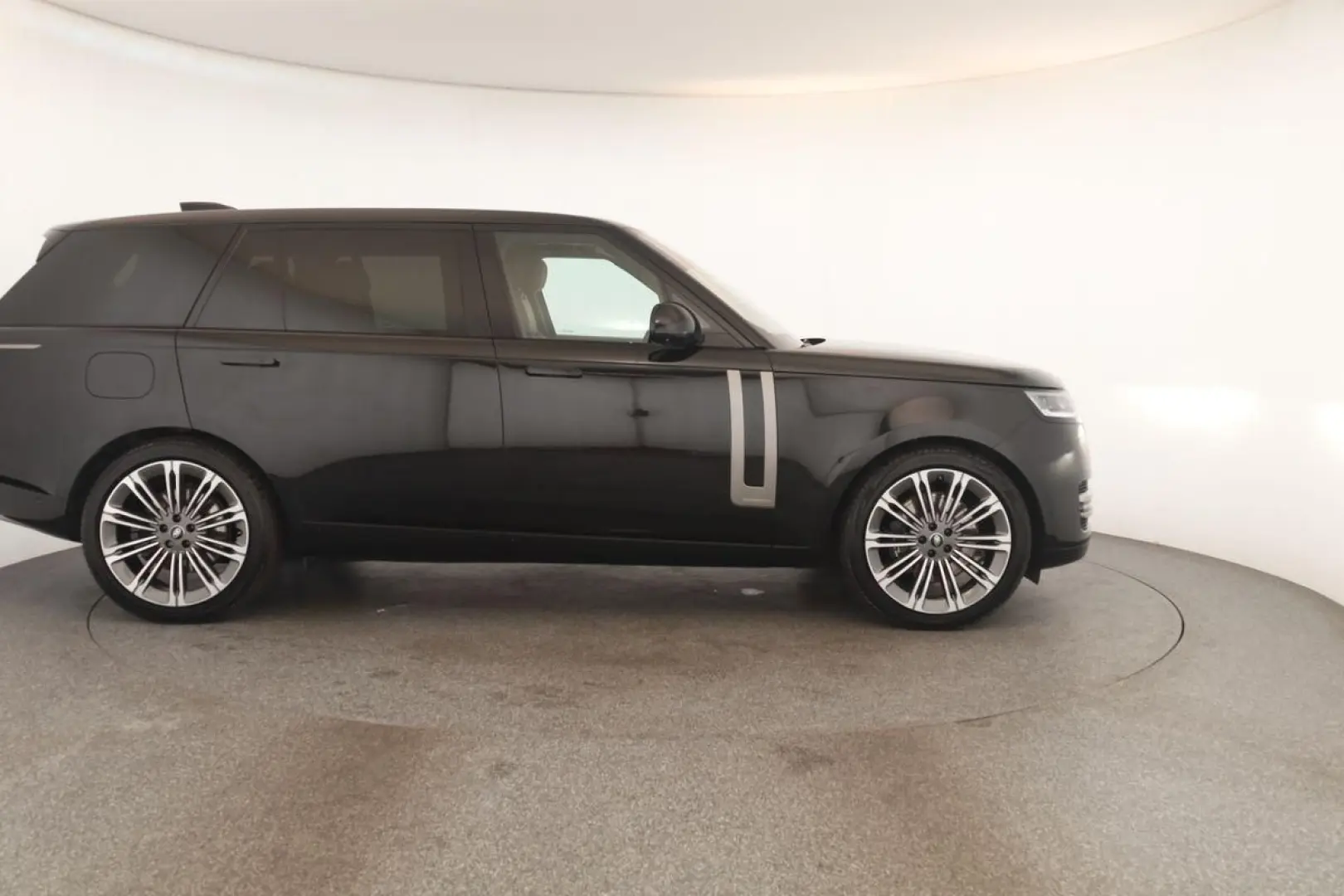 Range Rover P530 Autobiography LWB 7S Pano 23