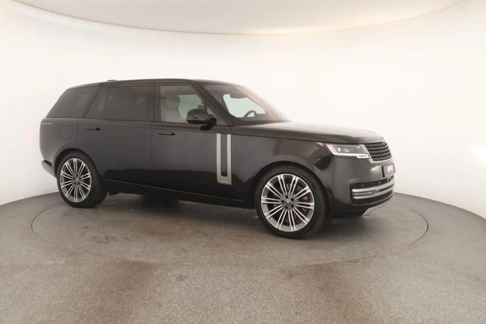 Range Rover P530 Autobiography LWB 7S Pano 23