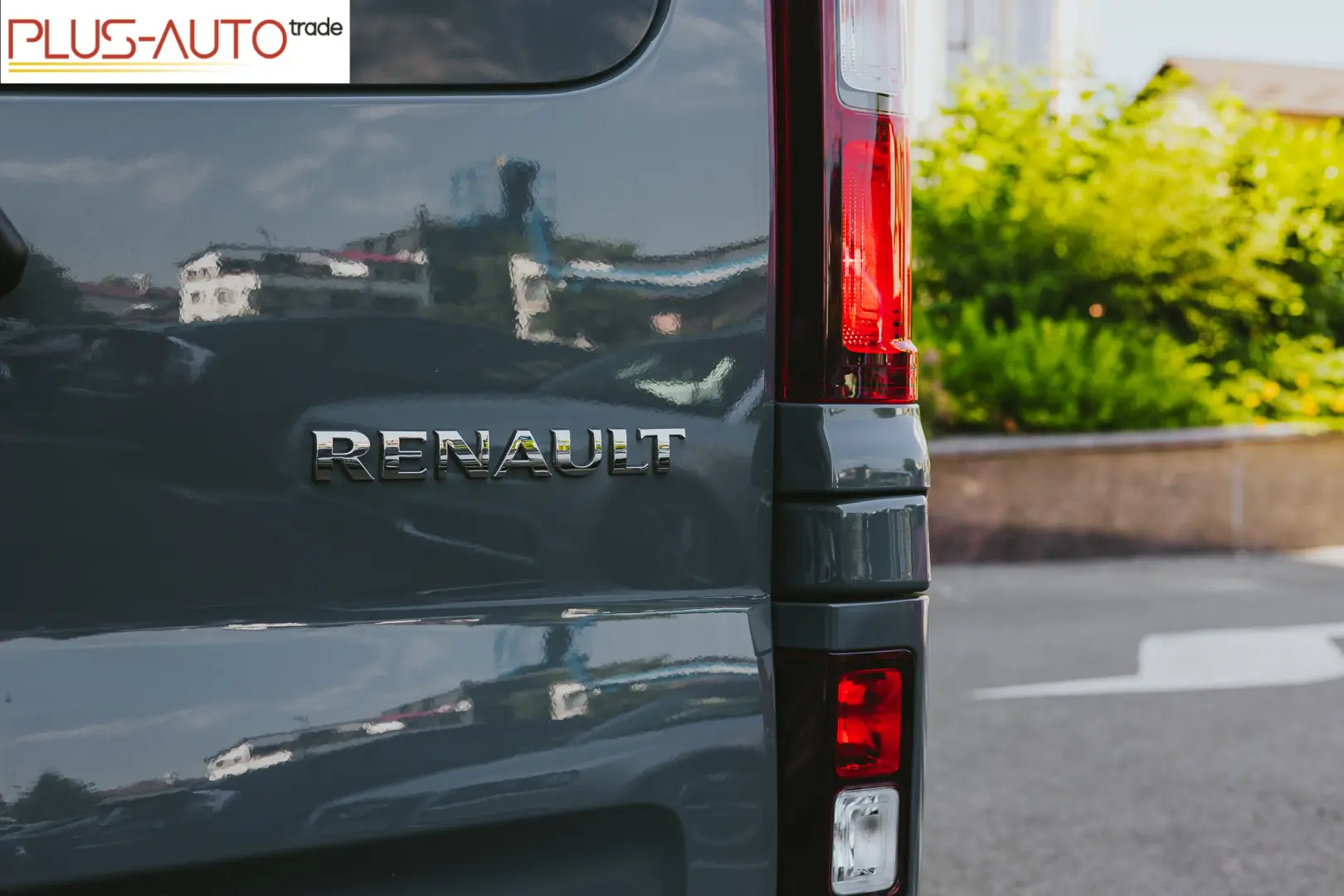 Renault Trafic Combi L2H1 -9 locuri - 150 CP - Manuală