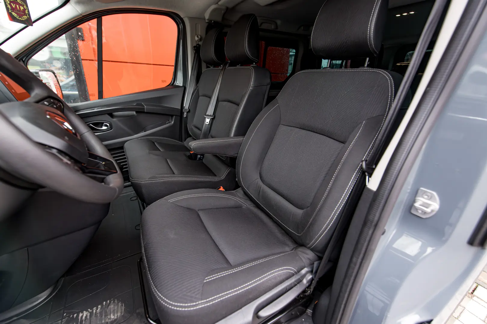 Renault Trafic Combi L2H1 -9 locuri - 150 CP - Manuală