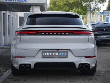 E-Hybrid Coupé PDISPLAY-ACC-LUFTF-PANO-BOSE-22RS