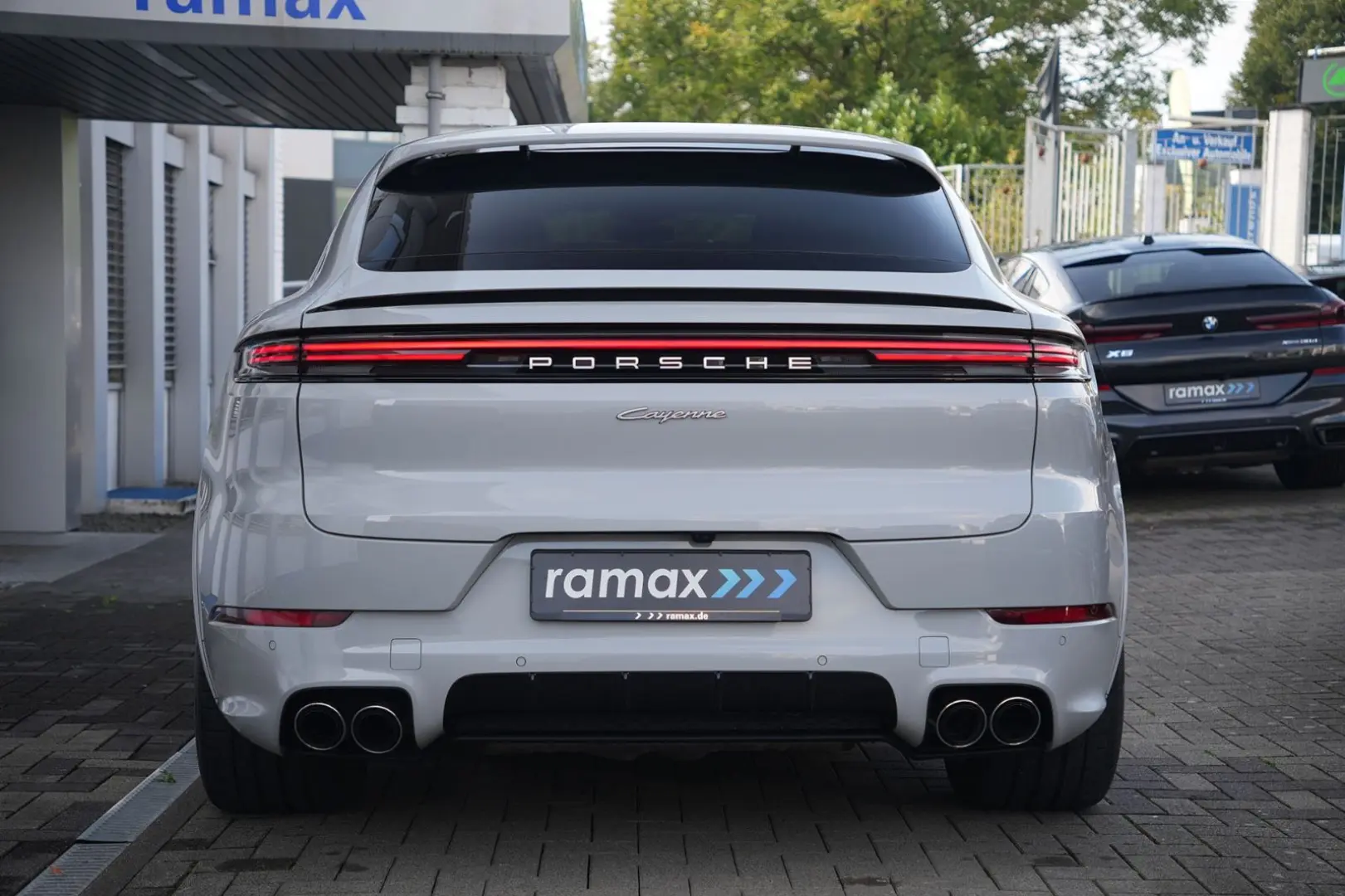 E-Hybrid Coupé PDISPLAY-ACC-LUFTF-PANO-BOSE-22RS