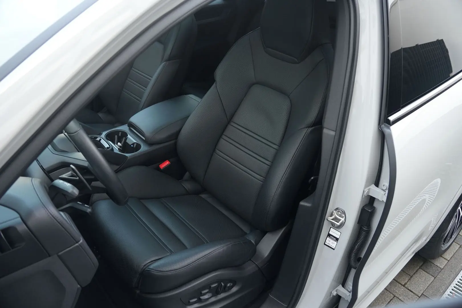 E-Hybrid Coupé PDISPLAY-ACC-LUFTF-PANO-BOSE-22RS