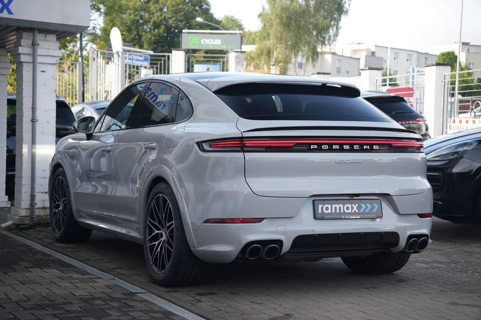 E-Hybrid Coupé PDISPLAY-ACC-LUFTF-PANO-BOSE-22RS