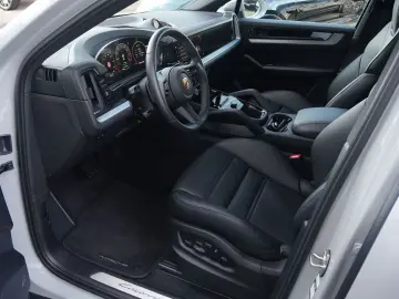 E-Hybrid Coupé PDISPLAY-ACC-LUFTF-PANO-BOSE-22RS