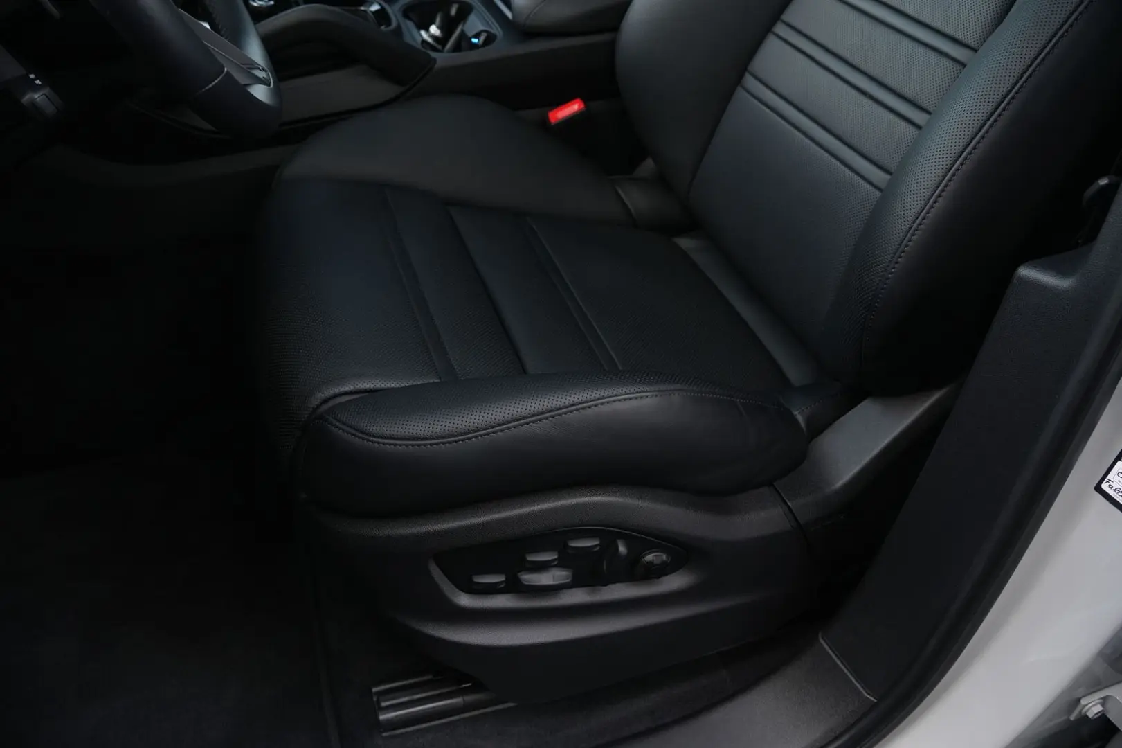 E-Hybrid Coupé PDISPLAY-ACC-LUFTF-PANO-BOSE-22RS