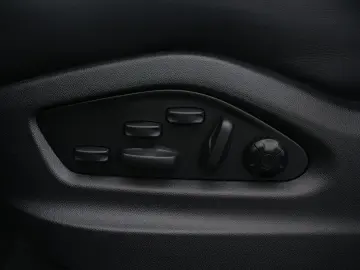 E-Hybrid Coupé PDISPLAY-ACC-LUFTF-PANO-BOSE-22RS