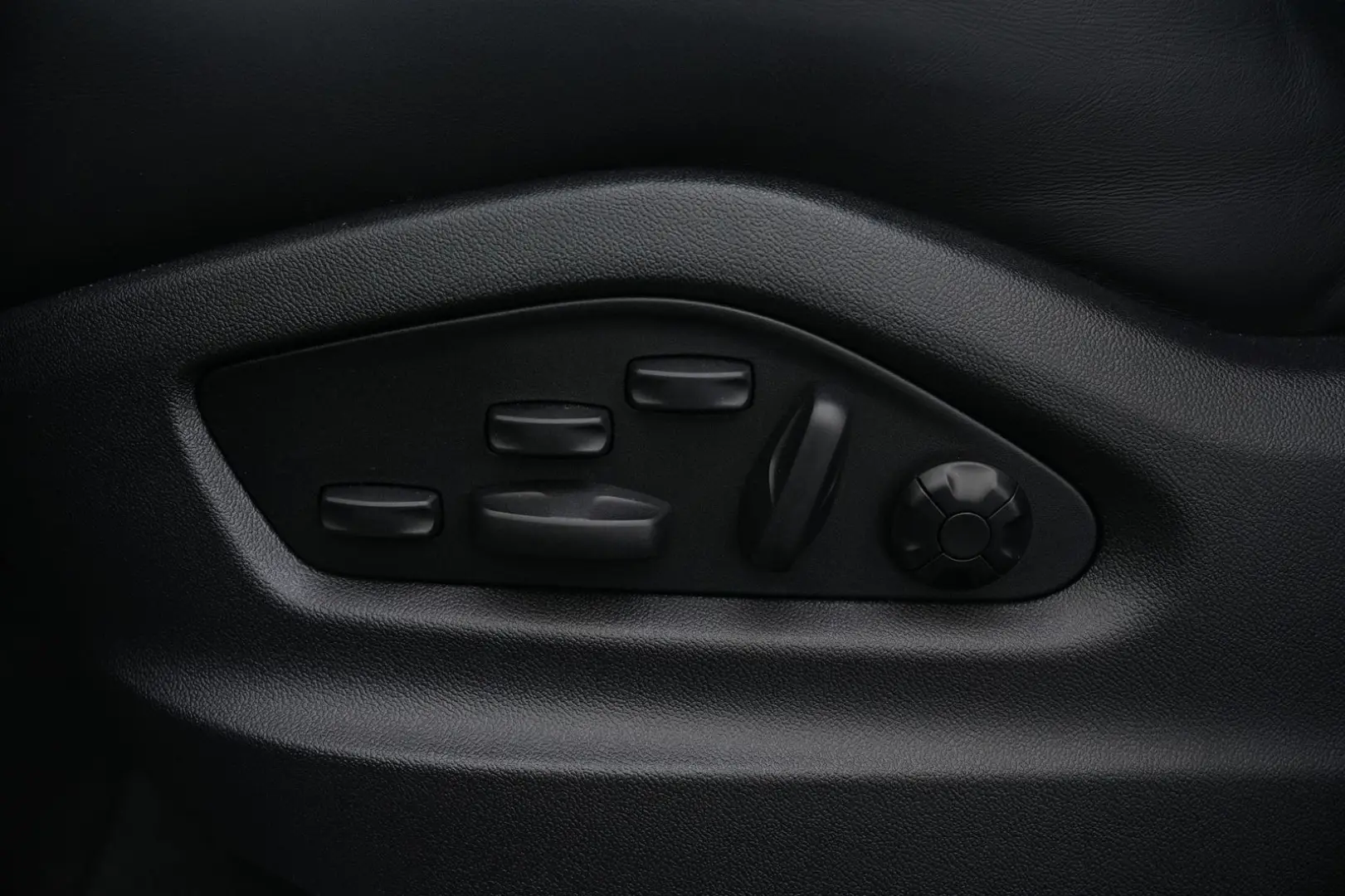 E-Hybrid Coupé PDISPLAY-ACC-LUFTF-PANO-BOSE-22RS