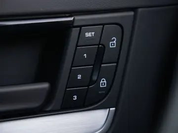 E-Hybrid Coupé PDISPLAY-ACC-LUFTF-PANO-BOSE-22RS