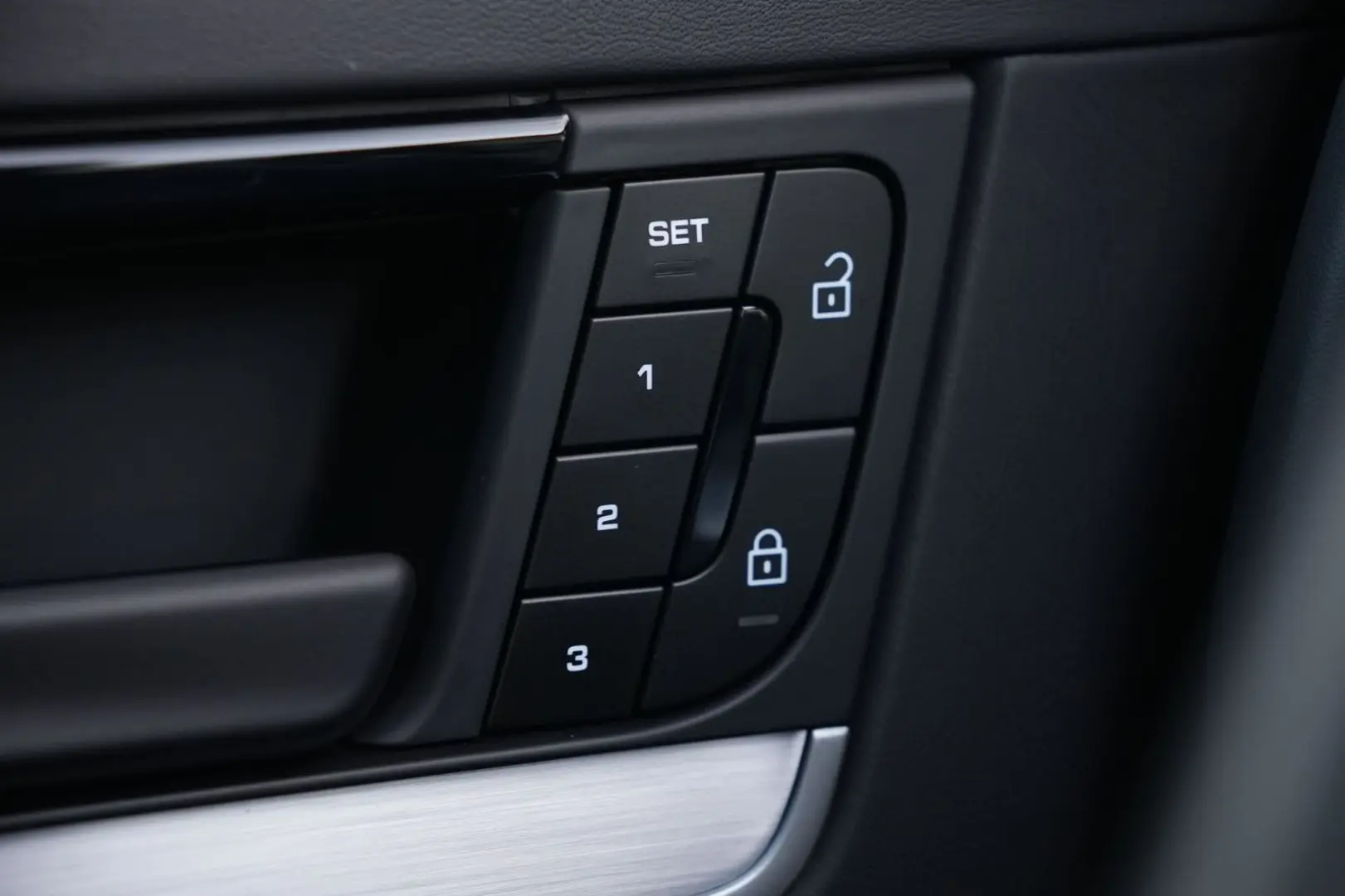 E-Hybrid Coupé PDISPLAY-ACC-LUFTF-PANO-BOSE-22RS