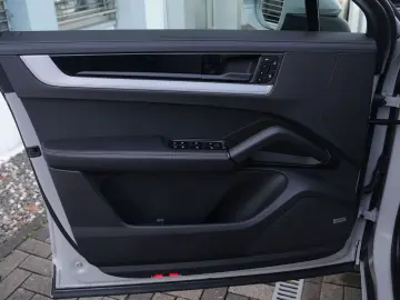 E-Hybrid Coupé PDISPLAY-ACC-LUFTF-PANO-BOSE-22RS