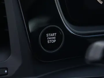 E-Hybrid Coupé PDISPLAY-ACC-LUFTF-PANO-BOSE-22RS