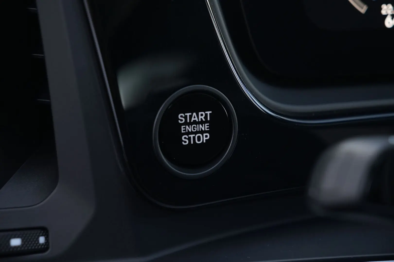 E-Hybrid Coupé PDISPLAY-ACC-LUFTF-PANO-BOSE-22RS