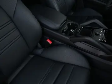 E-Hybrid Coupé PDISPLAY-ACC-LUFTF-PANO-BOSE-22RS