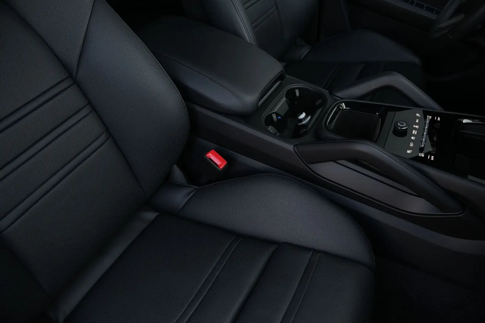 E-Hybrid Coupé PDISPLAY-ACC-LUFTF-PANO-BOSE-22RS